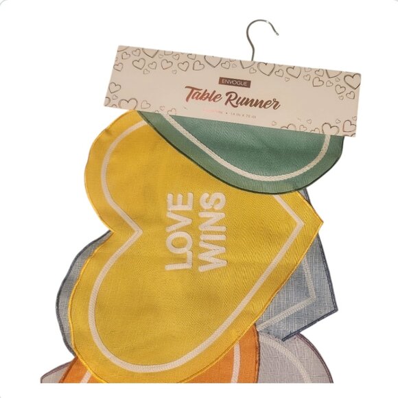 Envogue Cutwork Conversation Heart Table Runner - Picture 1 of 4